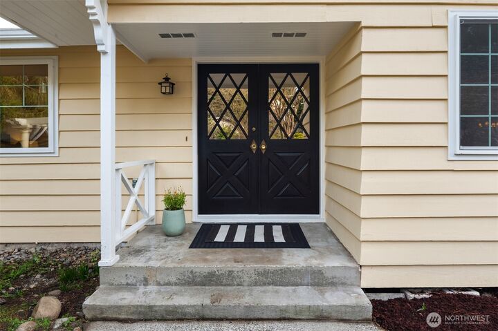 Property Photo: 18428 16th Avenue NE WA 98155