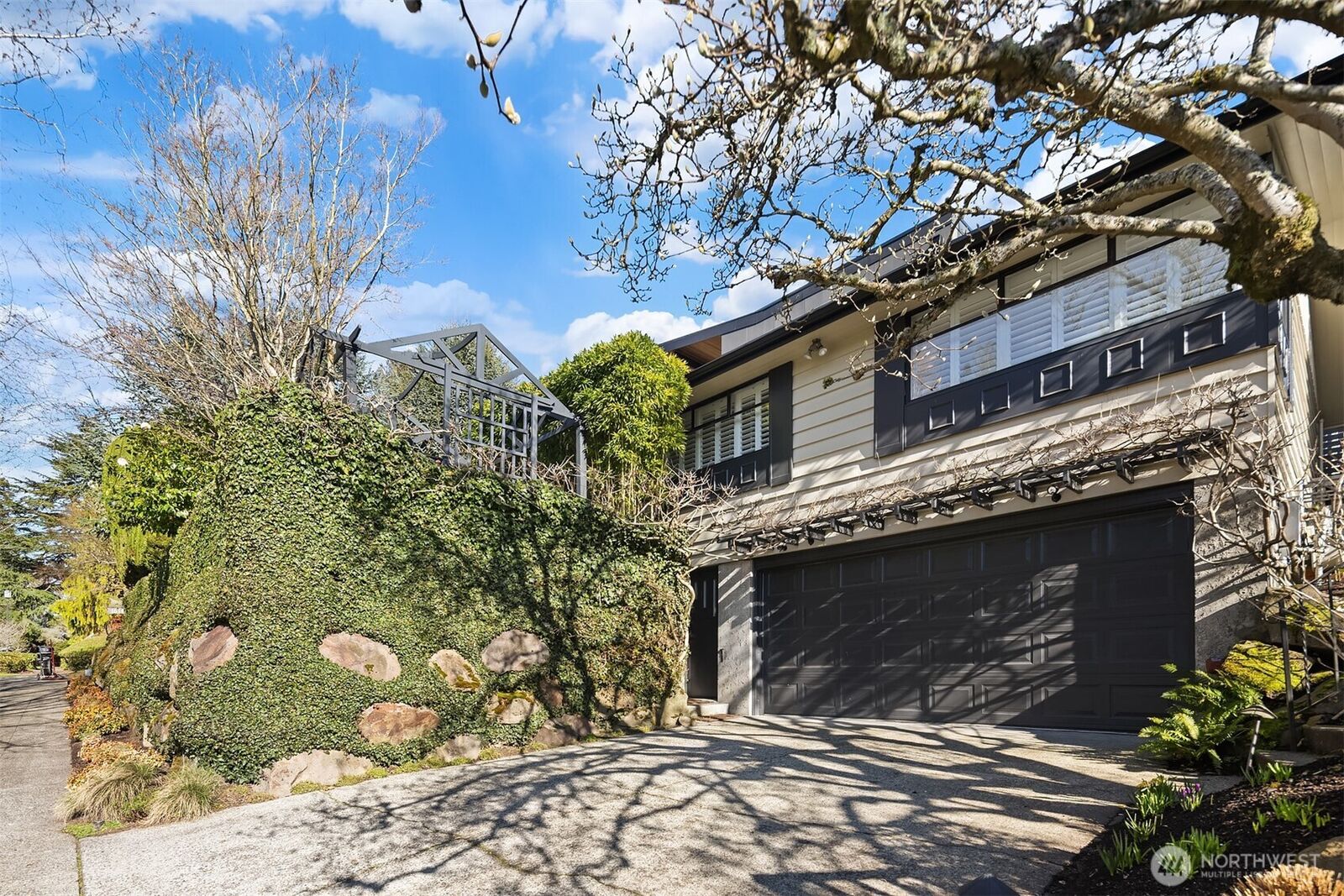 Property Photo:  1614  31st Avenue W  WA 98199 