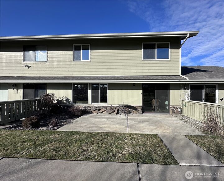 Property Photo: 500 E Cherry Lane A-2 WA 98926