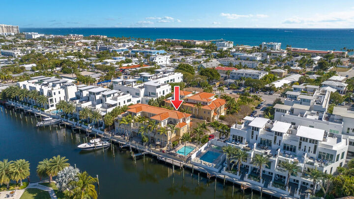 Property Photo: 237 Garden Court FL 33308