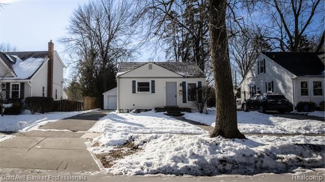Property Photo:  1207 E Butternut Avenue  MI 48073 