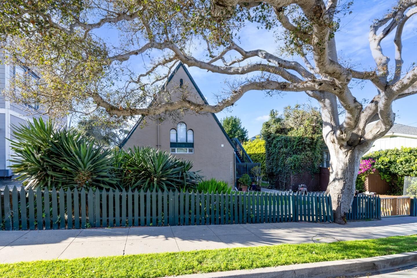 Property Photo:  160 Monterey Avenue  CA 93950 