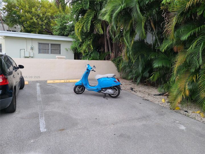 Property Photo:  1821 Jefferson Ave 206  FL 33139 