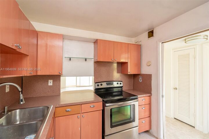 Property Photo: 1850 NE 169th St 209 FL 33162