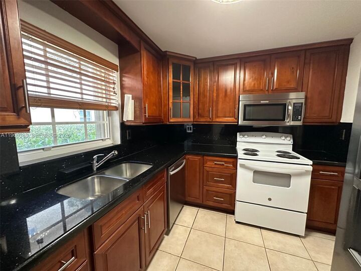 Property Photo: 8500 SW 109th Ave 6-117 FL 33173