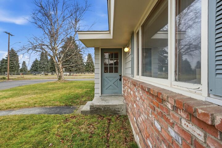 Property Photo: 11822 E 15th Ave WA 99206