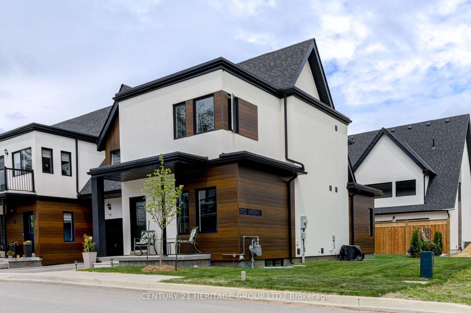 Property Photo: 44 Ruby Crescent ON L3V 8M3