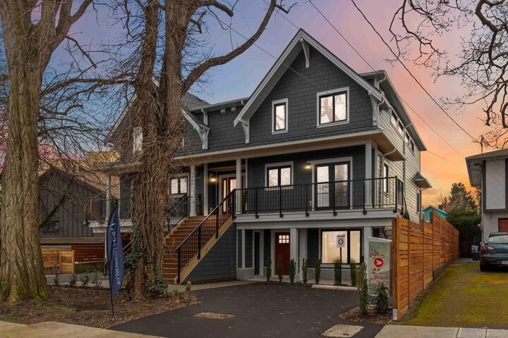 Photo de la propriété:  1789 Emerson St 5  BC V8R 2C2 