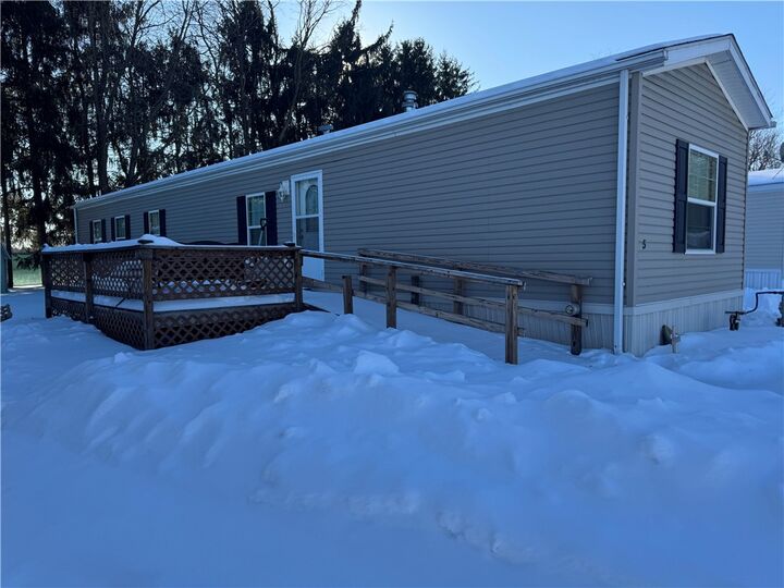 Property Photo:  5 Lexington Dr  PA 15042 