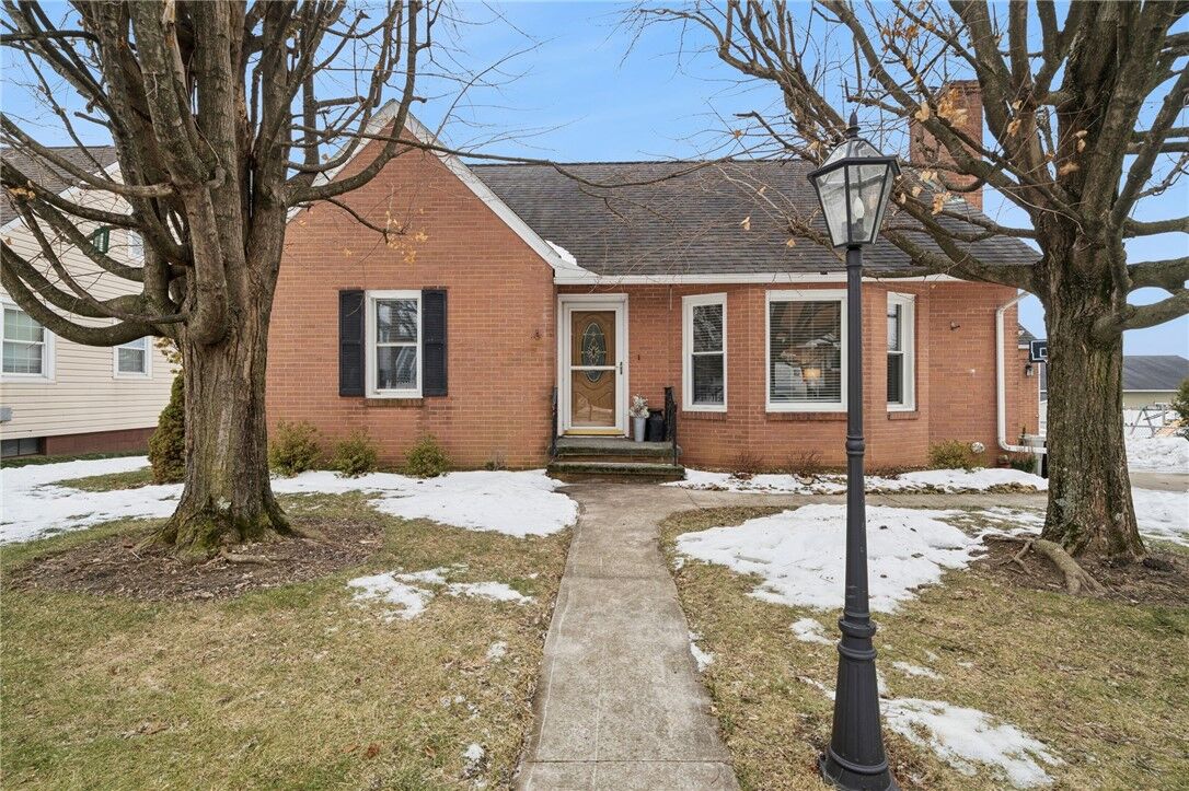 Property Photo:  2527 Raymond Avenue  PA 15650 