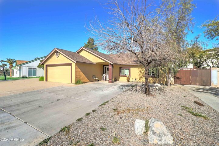 Property Photo:  10002 W Mariposa Street  AZ 85037 
