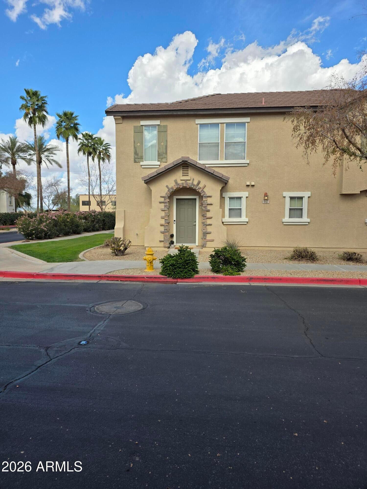 Property Photo:  942 W Aspen Way  AZ 85233 