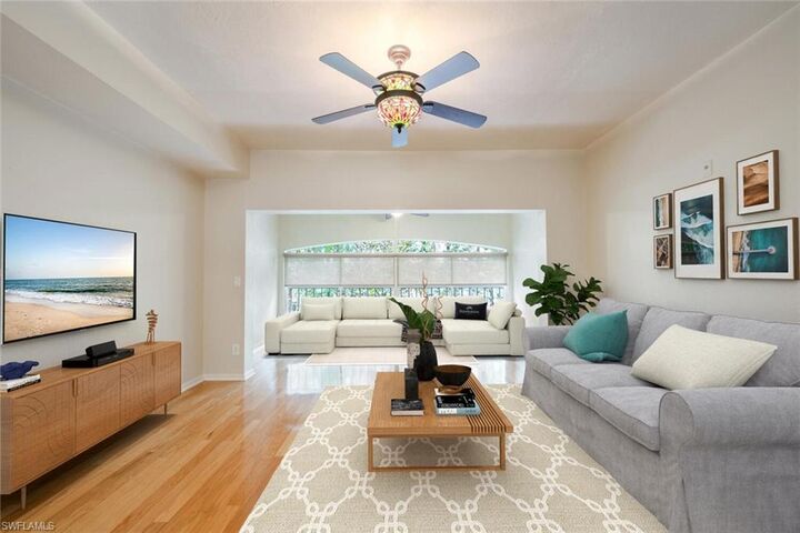 Property Photo: 1096 Woodshire Ln C210 FL 34105