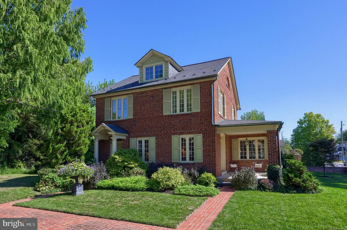 Property Photo:  81 S Linden Street  PA 17545 