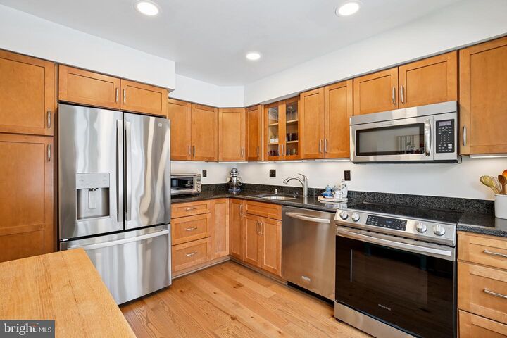 Property Photo:  2532 Fairfax Drive B 4eii  VA 22201 