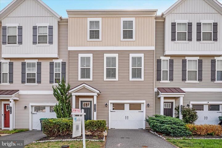 Property Photo: 1216 Hudgins Farm Circle VA 22408