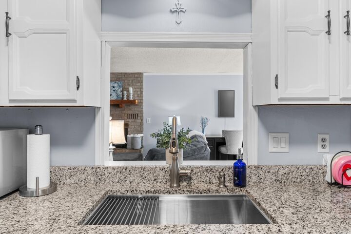 Property Photo:  1401 S Kingswood Way  AR 72653 