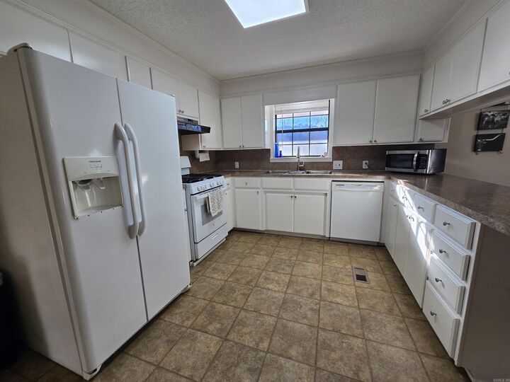 Property Photo:  122 Central Lane  AR 72104 