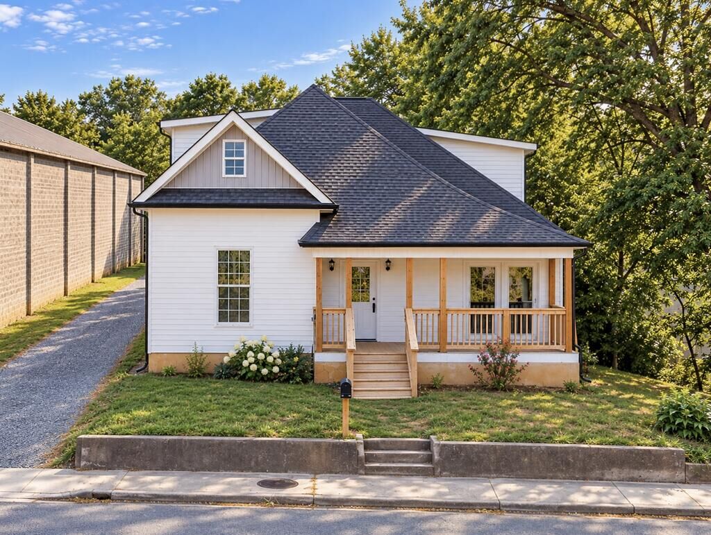 Property Photo: 429 Glenwood Avenue GA 30721