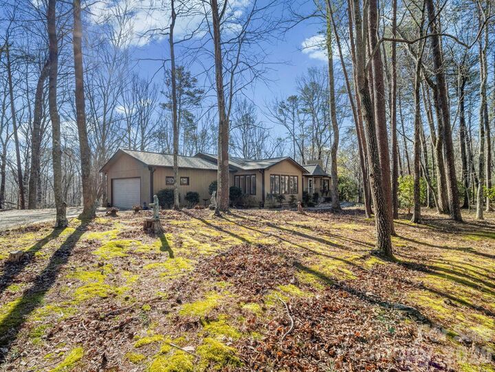 Property Photo:  423 Mountain View Drive  NC 28722 