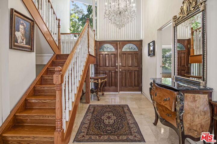 Property Photo: 2546 Cordelia Rd CA 90049