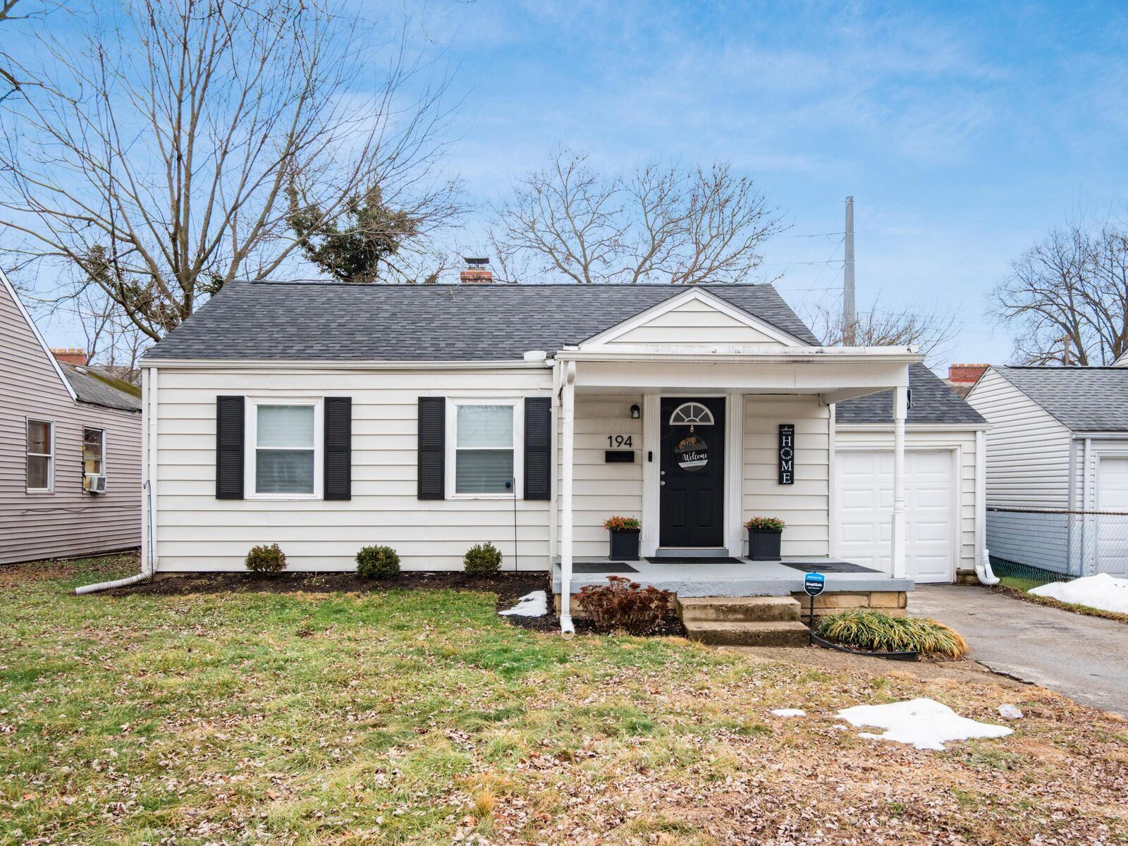 Property Photo:  194 N Kellner Road  OH 43209 