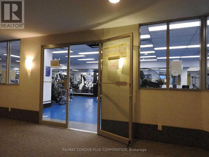 Property Photo: 711 Bay Street 621 ON M5G 2J8