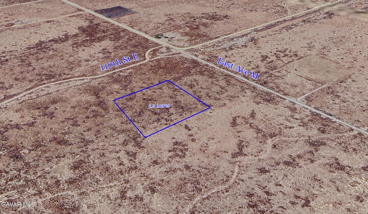 Property Photo:  111 Ste Drt Vic Ave M2  CA 93591 