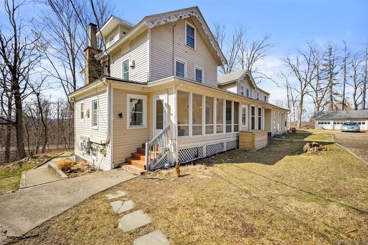 Property Photo:  67 Old Albany Post Road 4  NY 12572 