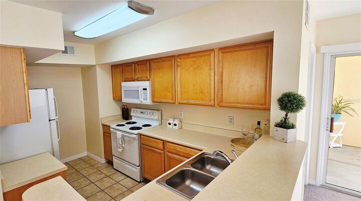 Property Photo: 1040 Villagio Circle 201 FL 34237