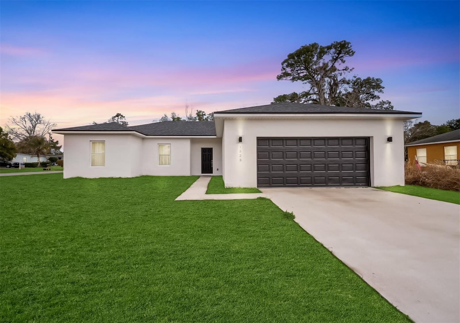 Property Photo: 1523 Zinnia Drive FL 32725