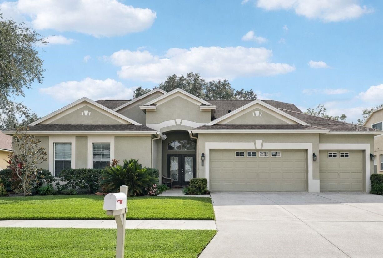 Property Photo: 12606 River Birch Drive FL 33569