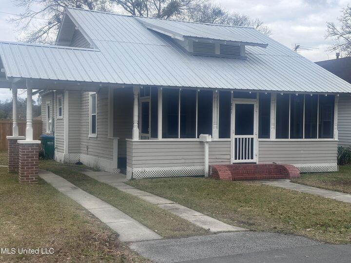 Property Photo:  821 Lafayette Avenue  MS 39567 