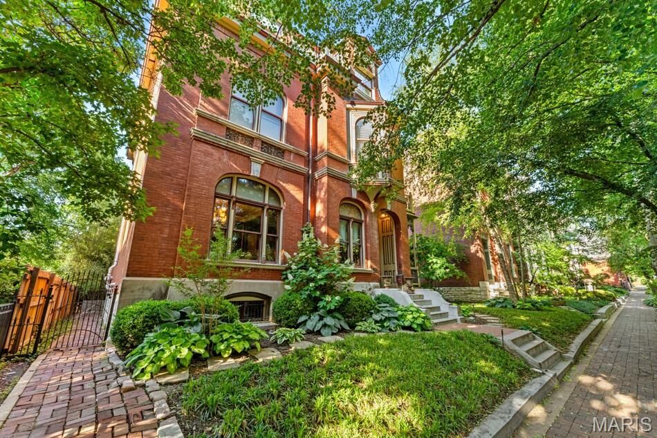Property Photo:  2335 Whittemore Place  MO 63104 
