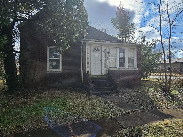 Property Photo:  402 E Lindell Street  IL 62896 