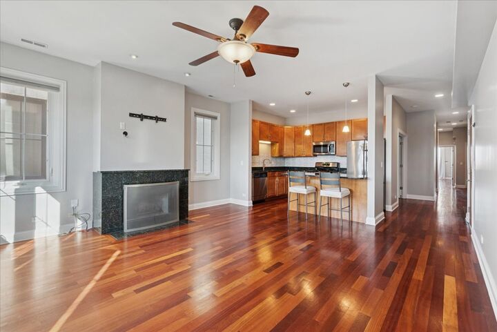 Property Photo: 2239 N Lister Avenue 402 IL 60614