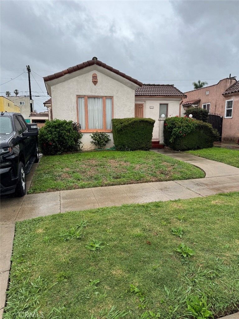 Property Photo:  1440 W 91st Pl  CA 90047 