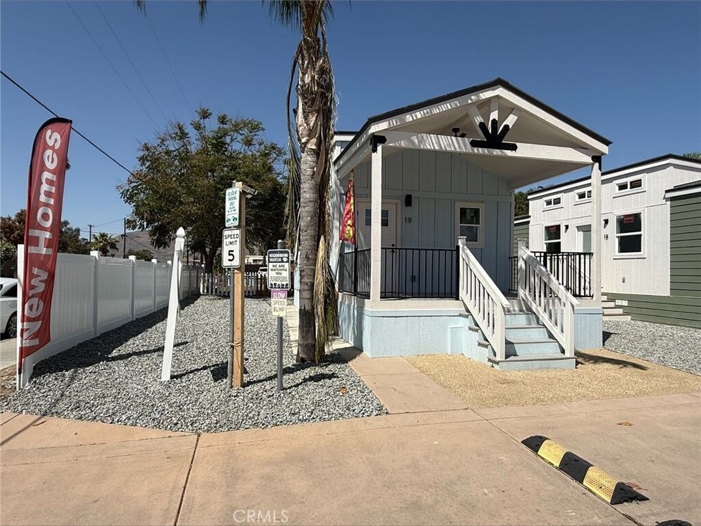 Property Photo:  501 S Mistletoe 19  CA 92582 