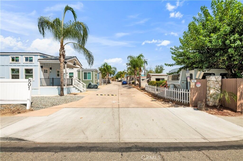 Property Photo: 501 S Mistletoe 19 CA 92582