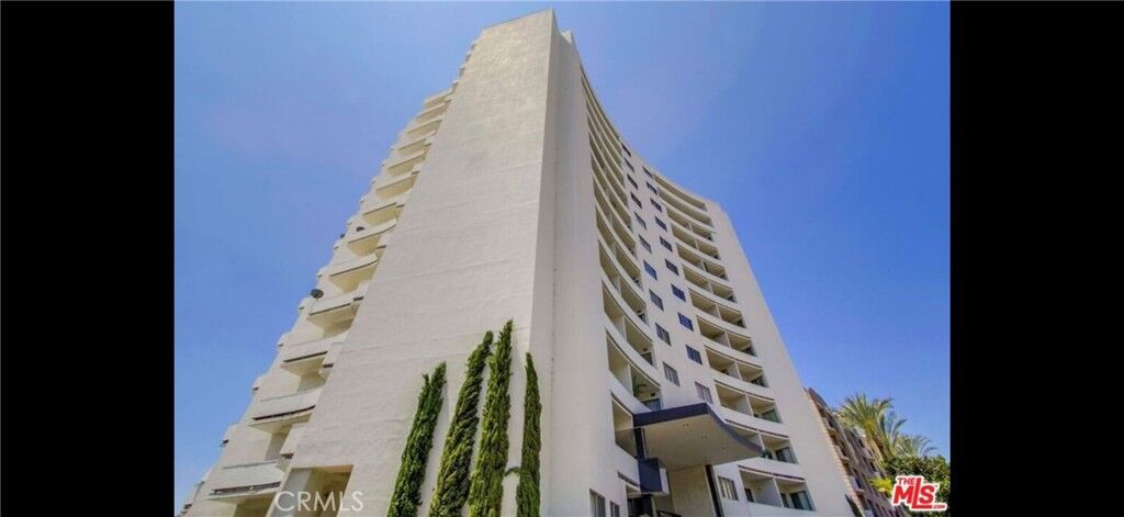 Property Photo:  7250 Franklin  CA 90046 