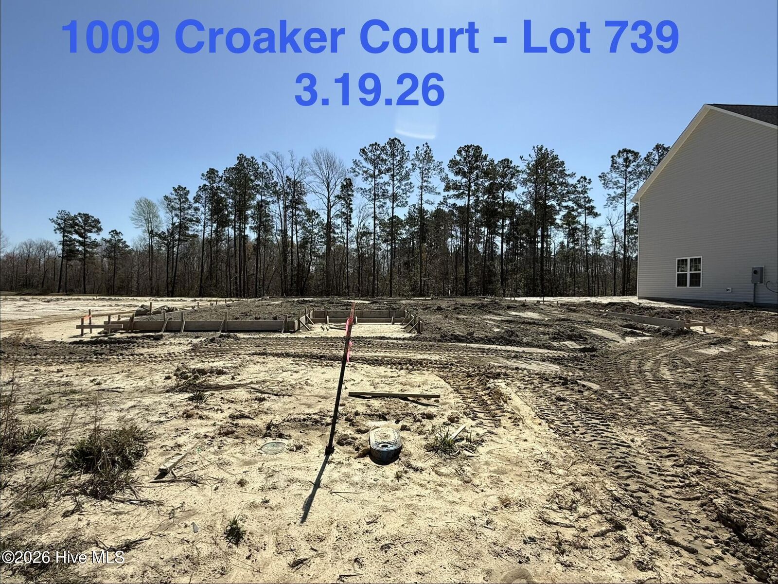 Property Photo:  1009 Croaker Court  NC 28562 