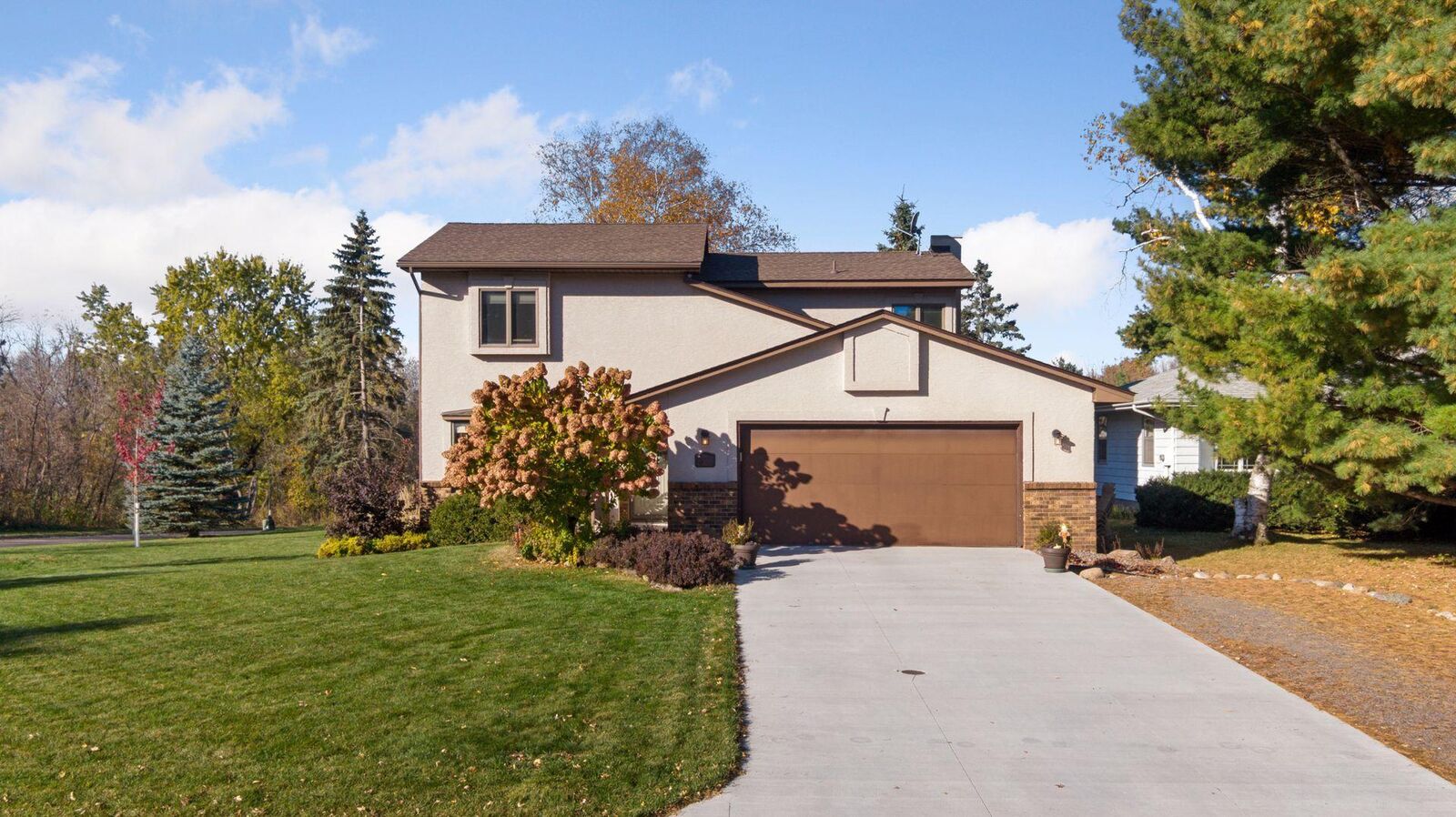 Property Photo:  2001 Henry Street N  MN 55109 