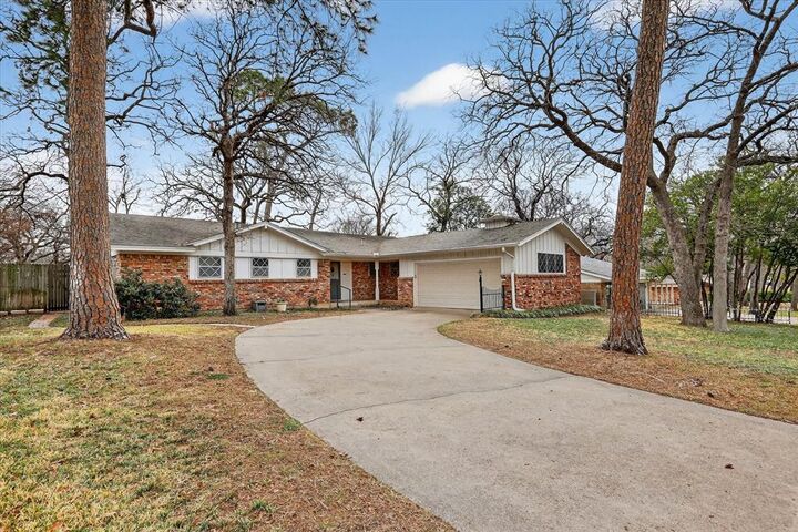 Property Photo:  729 W Cheryl Avenue  TX 76053 