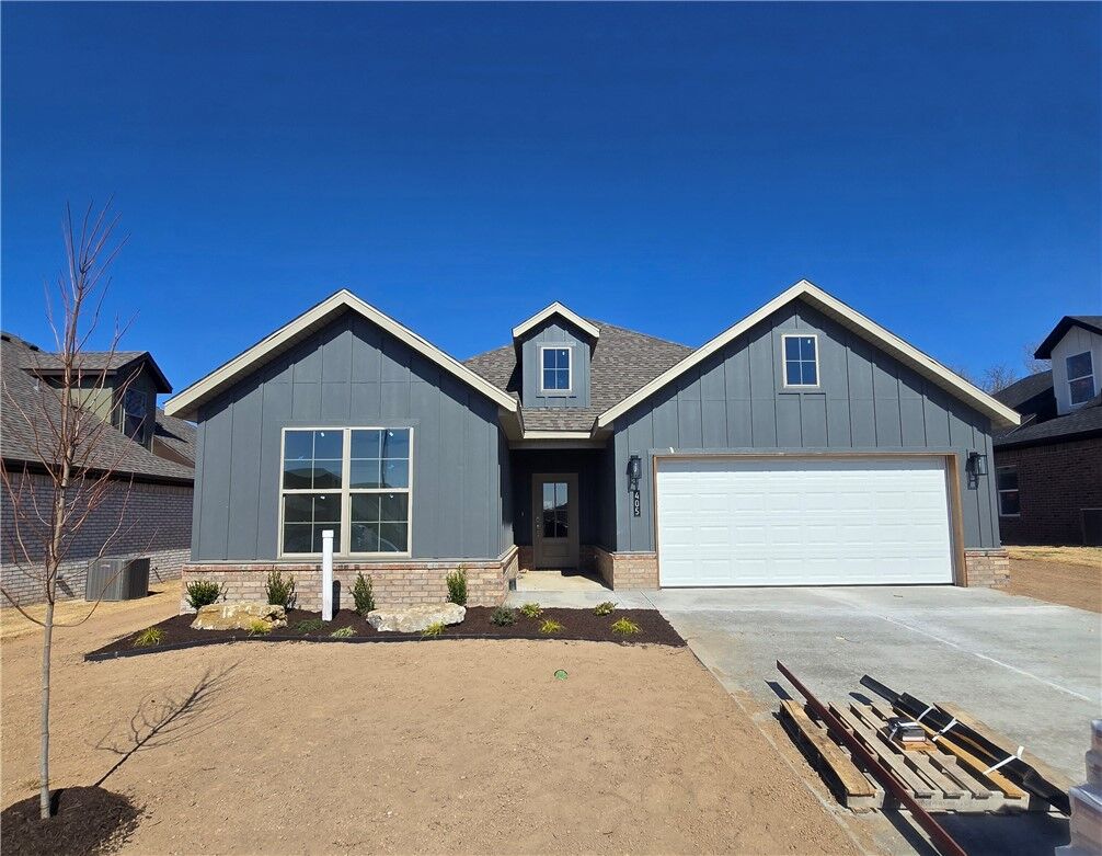 Property Photo:  405 W Hondo Street  AR 72761 