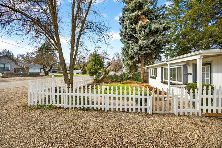 Property Photo: 545 E C Street OR 97530