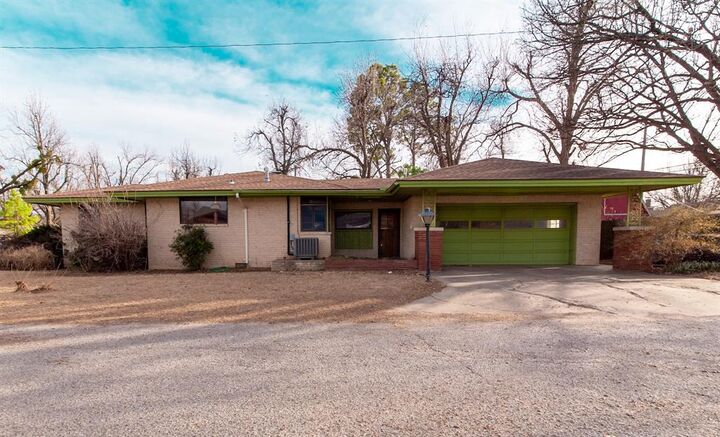 Property Photo: 4509 N Redmond Avenue OK 73008