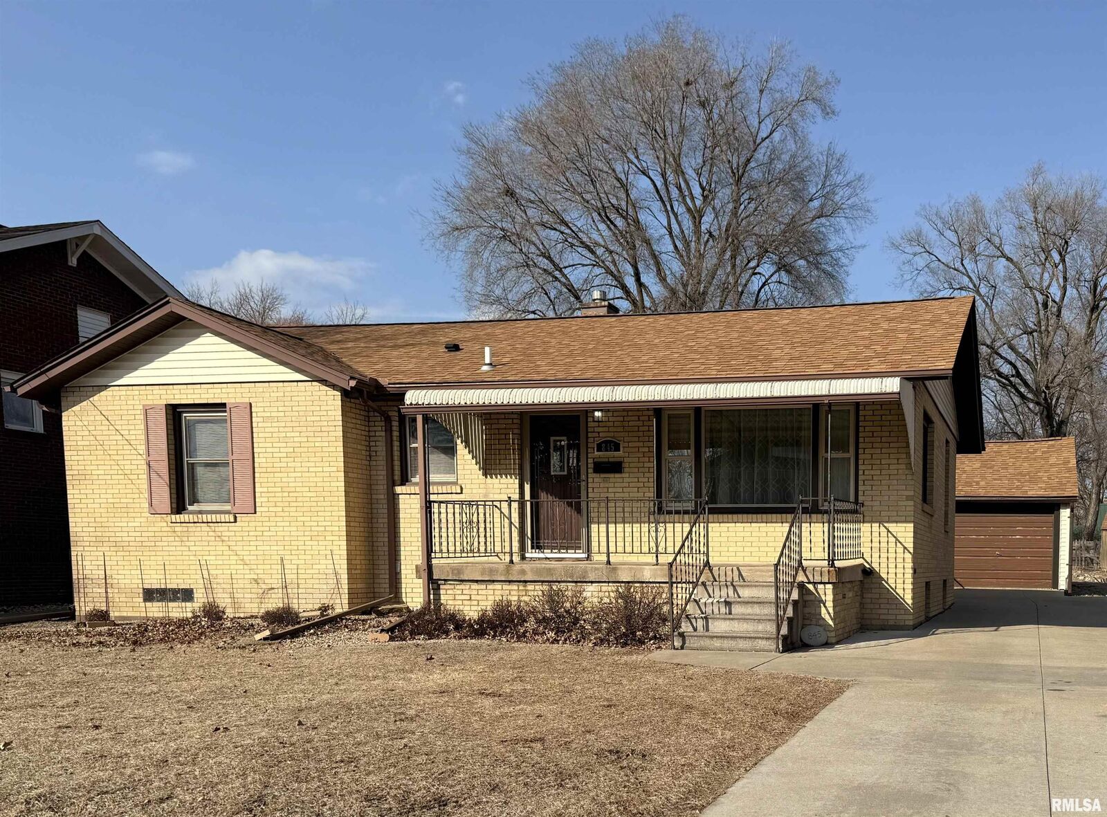 Property Photo:  845 E Losey Street  IL 61401 