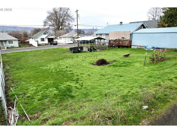 Property Photo:  1514 E 10th St  OR 97058 