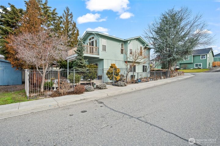 Property Photo: 1074 Corum WA 98802