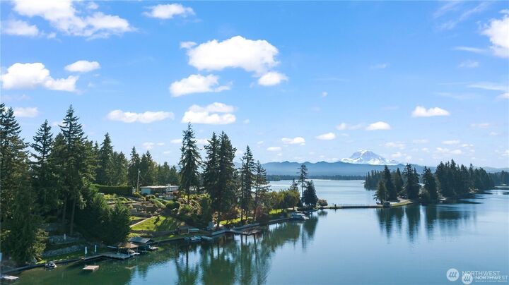 Property Photo:  2804  179th Avenue E  WA 98391 